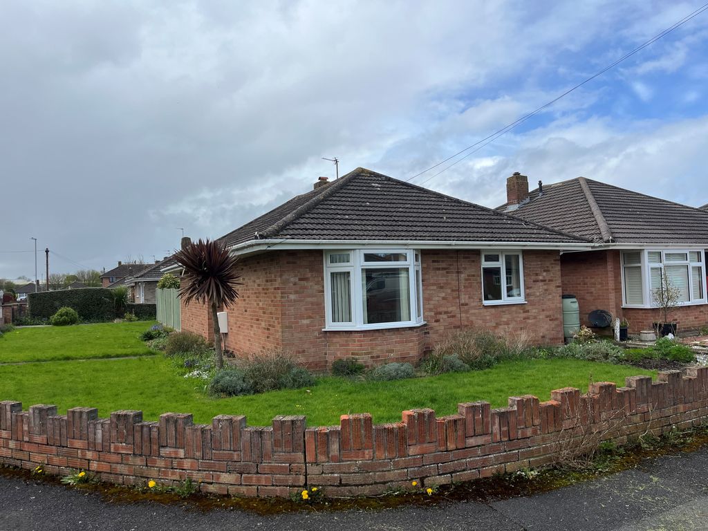 2 bed detached bungalow to rent in Cardigan Crescent, WestonSuperMare