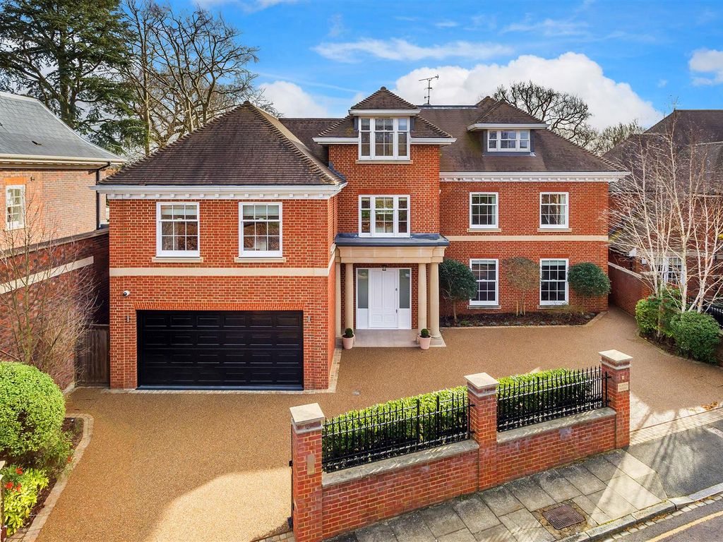 Parkside Avenue, London SW19