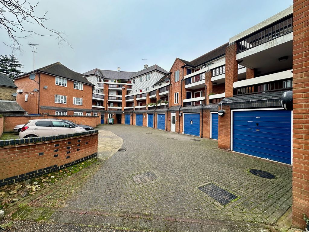 2 bed flat to rent in St. Michaels Court, South Street, Braintree CM7