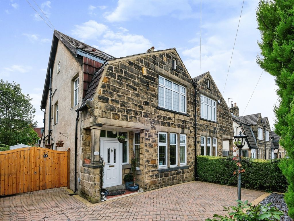 5 bed semidetached house for sale in Bentcliffe Drive, Moortown, Leeds