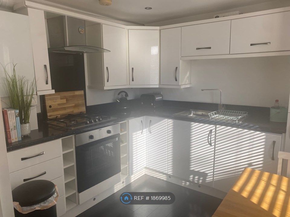 2 bed flat to rent in Musters Road, West Bridgford, Nottingham NG2, £