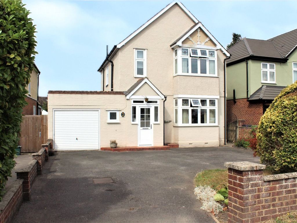 3 bed detached house for sale in Mytchett Road, Mytchett, Camberley