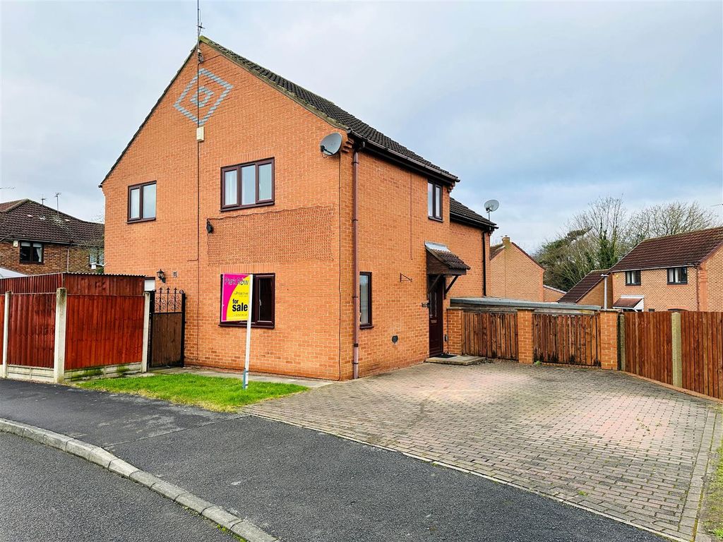 3 bed semidetached house for sale in Villa Fields, Snaith, Goole DN14