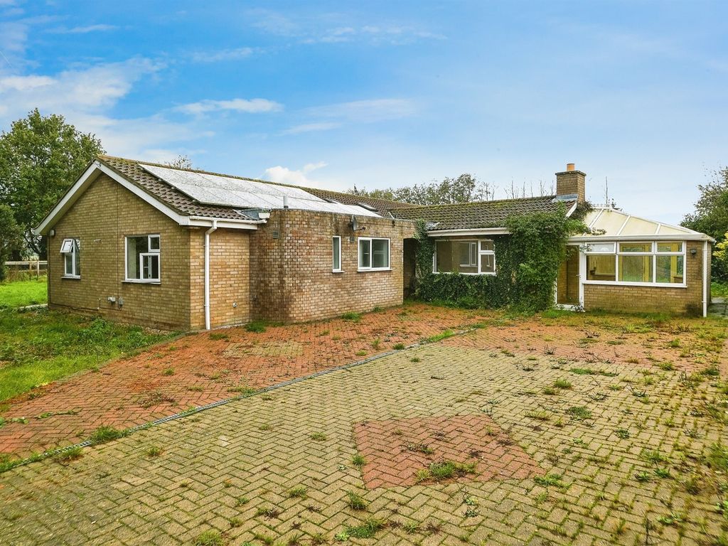 4 bed detached bungalow for sale in Mays Lane, Leverington, Wisbech
