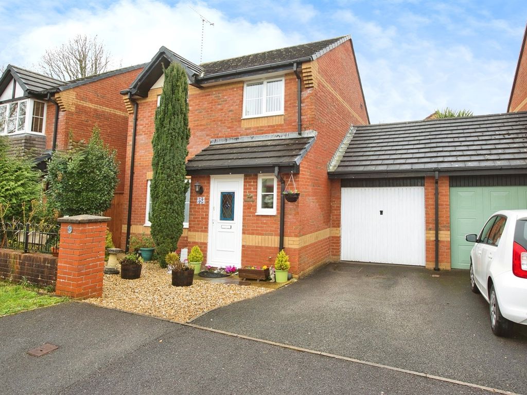 3 bed link detached house for sale in Fennel Way, Yeovil BA22, £285,000