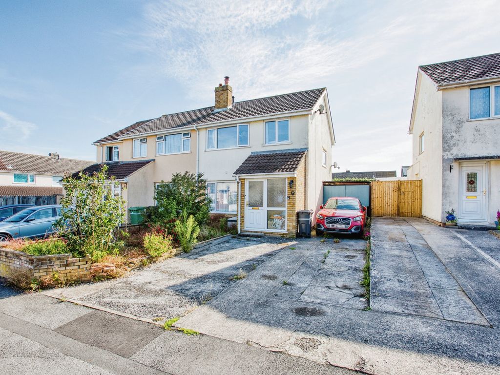 3 bed semidetached house for sale in Quarry Road, Street BA16, £