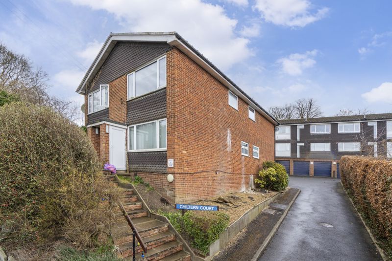 1 bed flat for sale in Chiltern Court, Cameron Road, Chesham HP5, £