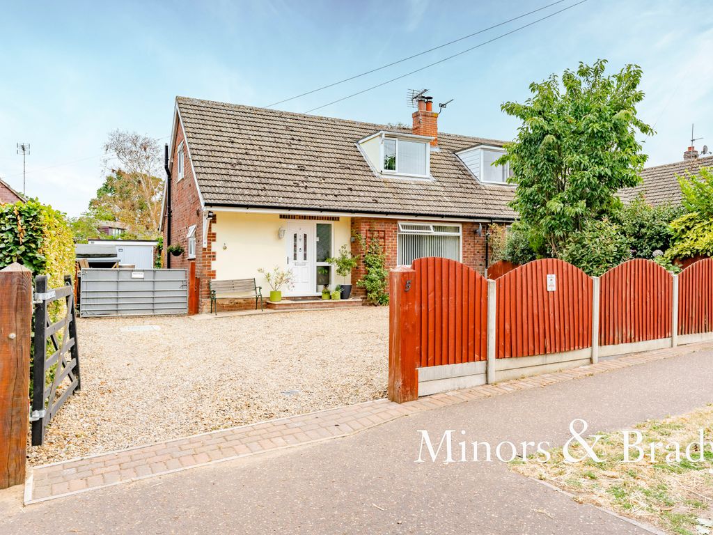 3 bed property for sale in Post Office Road, Frettenham, Norwich NR12