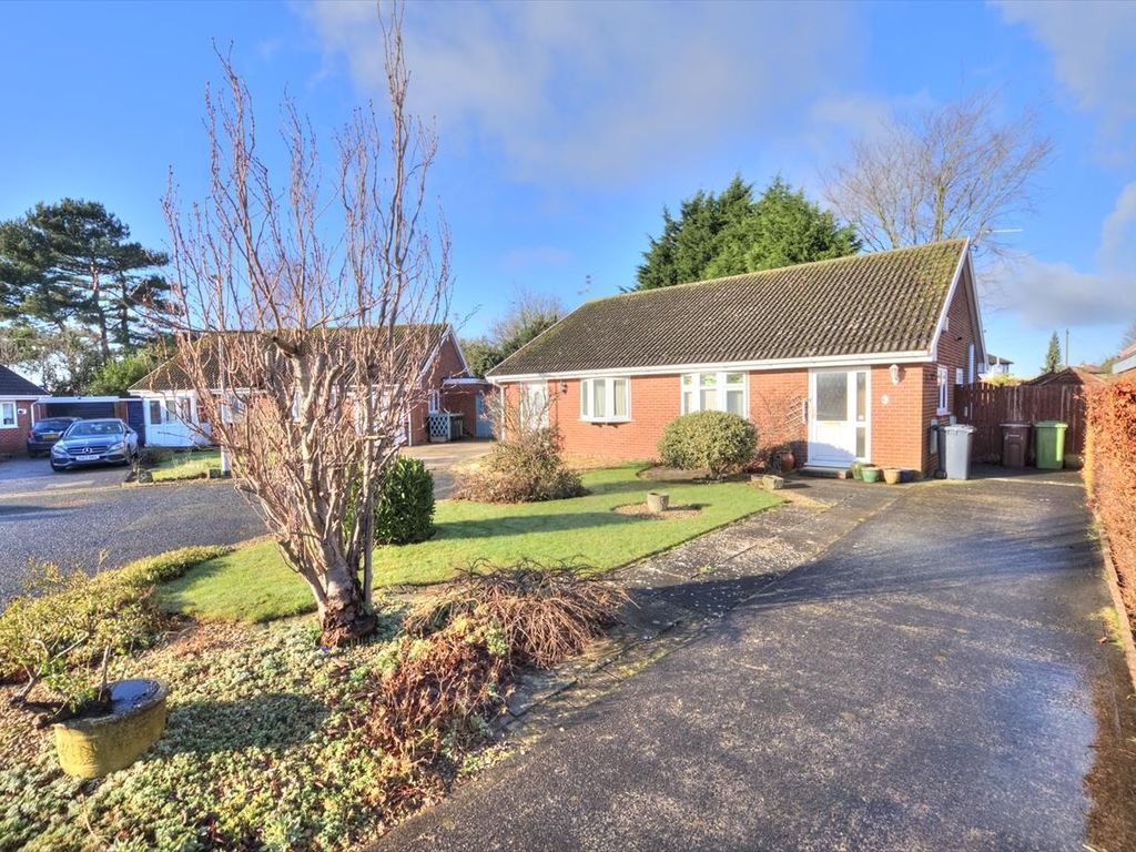 2 bed semidetached bungalow for sale in Holgate Park, Thornton