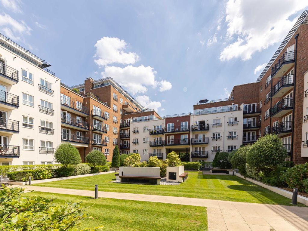 2 bed flat to rent in Royal Quarter, Seven Kings Way, Kingston Upon