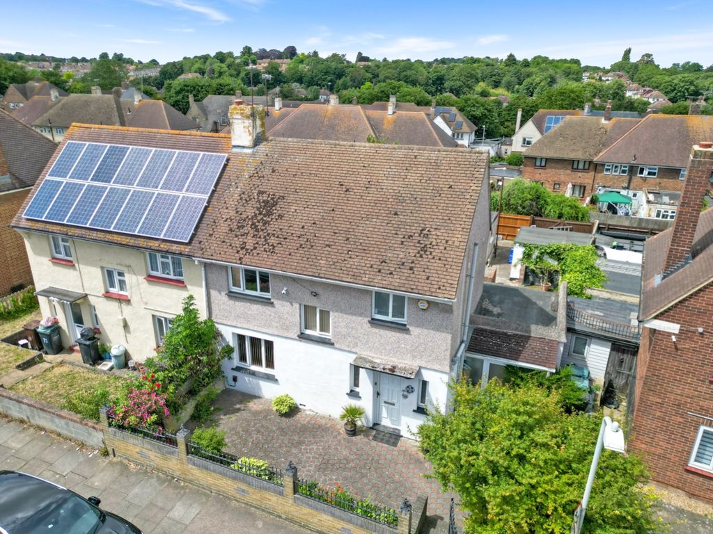 3 bed semidetached house for sale in Jubilee Crescent, Gravesend, Kent