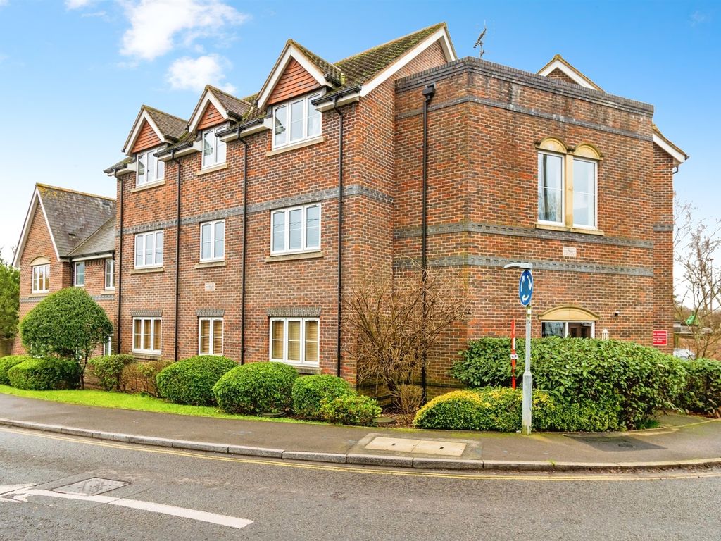 2 bed flat for sale in Allbrook Hill, Eastleigh SO50, £180,000 Zoopla