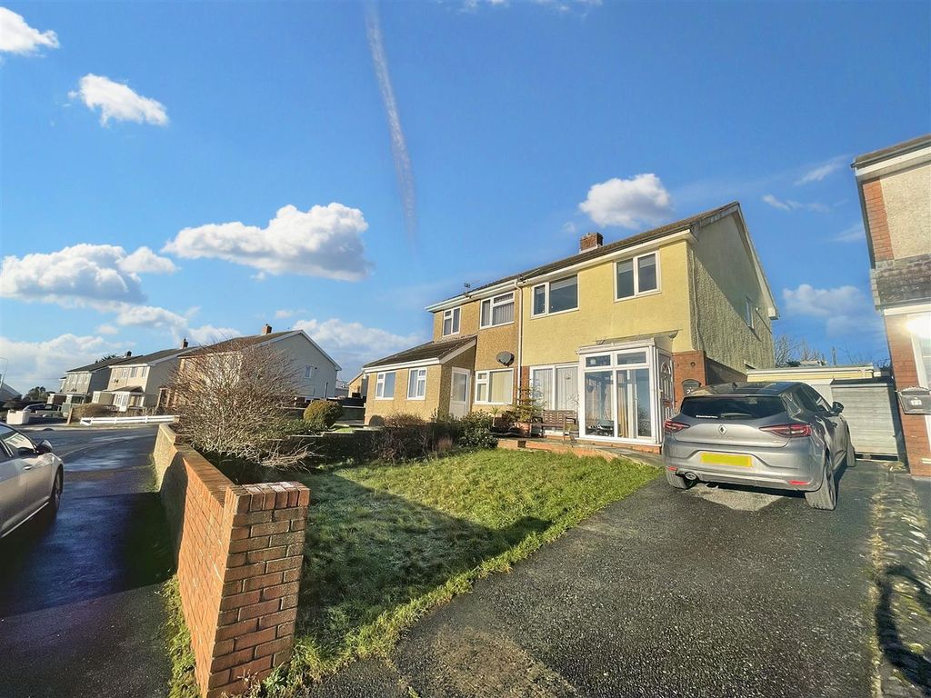 4 bed semidetached house for sale in The Ashes, Meinciau, Kidwelly