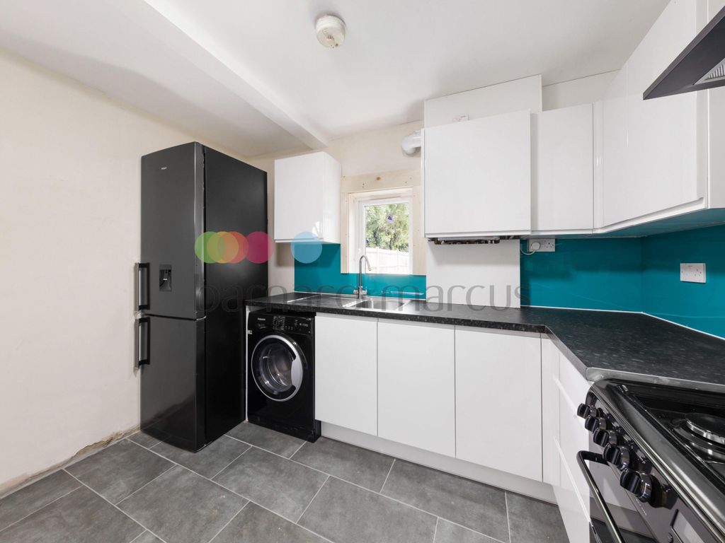 2 bed flat to rent in Beulah Avenue, Beulah Road, Thornton Heath CR7, £