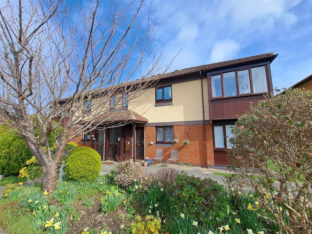 2 bed flat for sale in Postern Close, Portchester, Fareham PO16 Zoopla