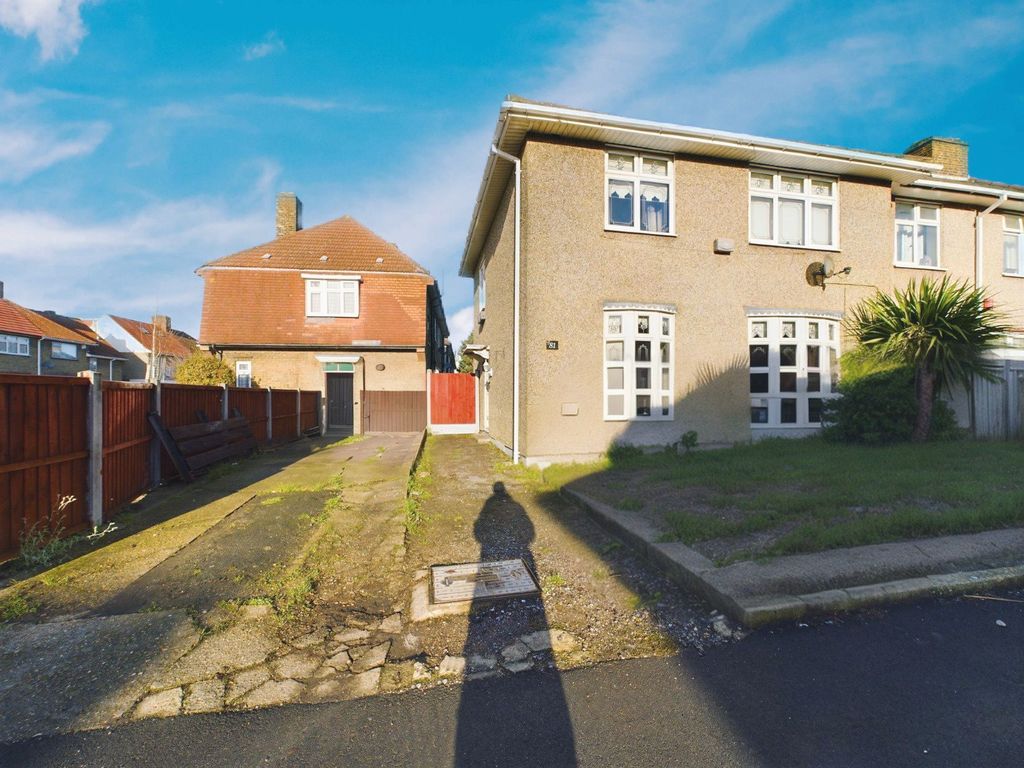 3 bed semidetached house for sale in Lindsey Road, Dagenham RM8, £