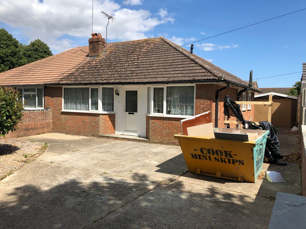 3 bed semidetached bungalow to rent in Old Manor Road, Rustington