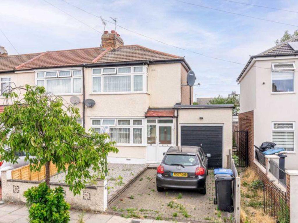 3 bed terraced house to rent in Albany Park View, Ponders End EN3 Zoopla