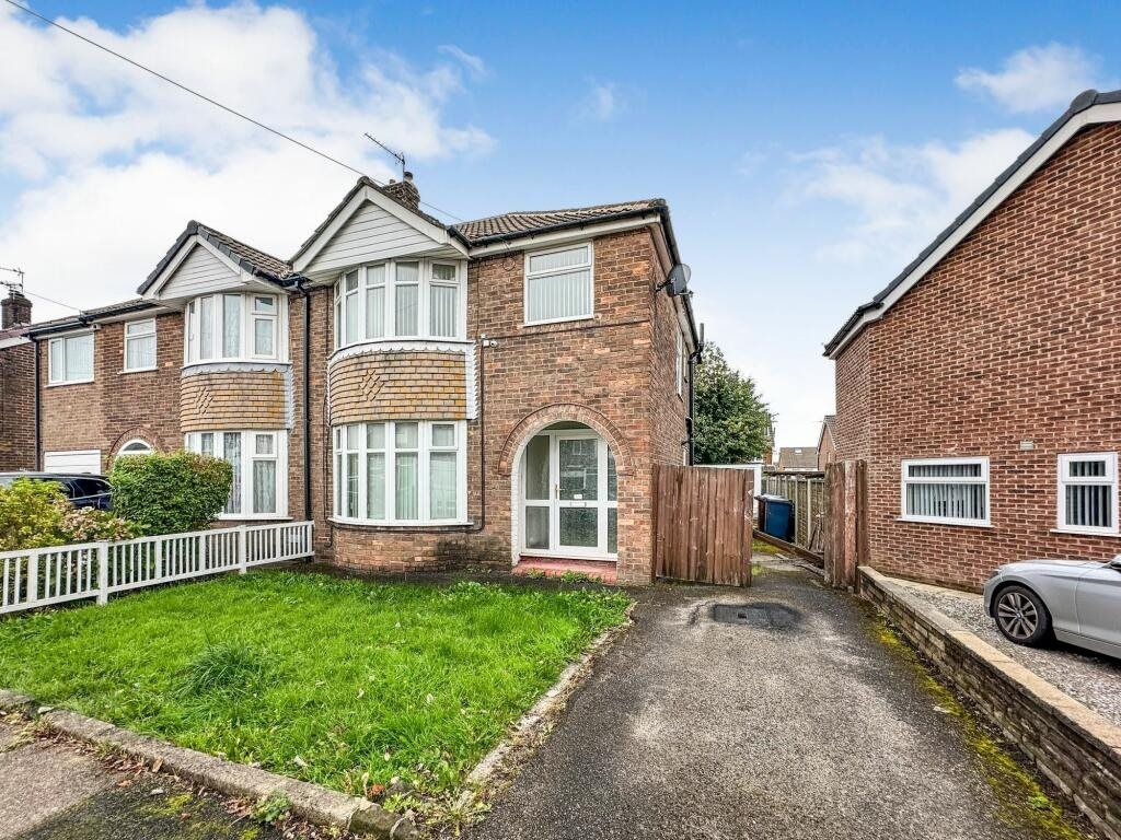 3 bed semidetached house to rent in Sandown Road, Unsworth, Bury BL9