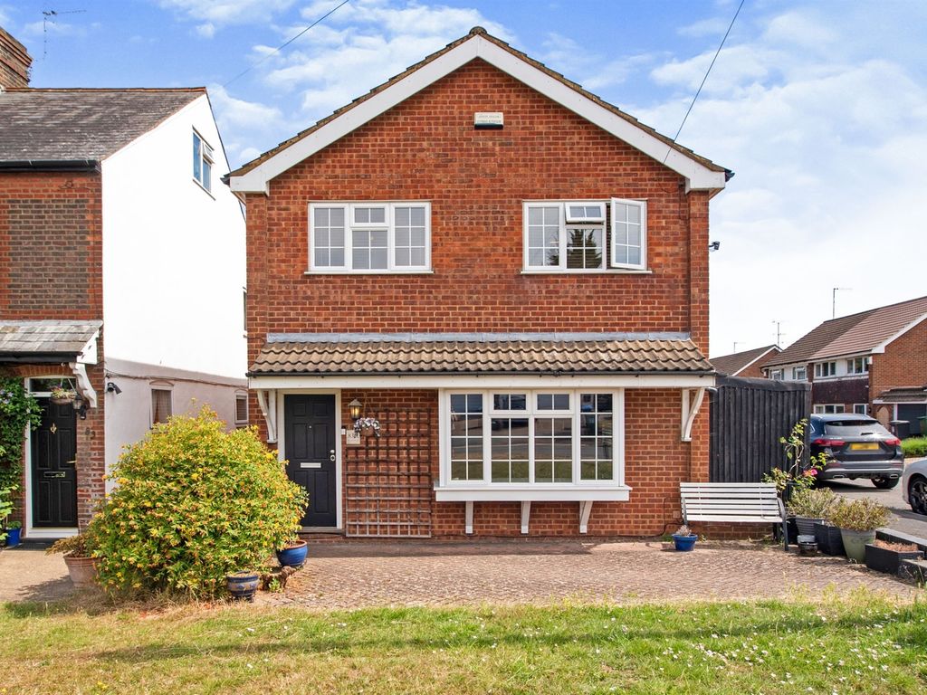 4 bed detached house for sale in Leverstock Green Road, Hemel Hempstead