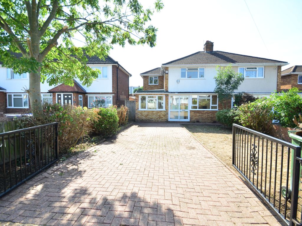 4 bed semidetached house for sale in Chalford Close, West Molesey