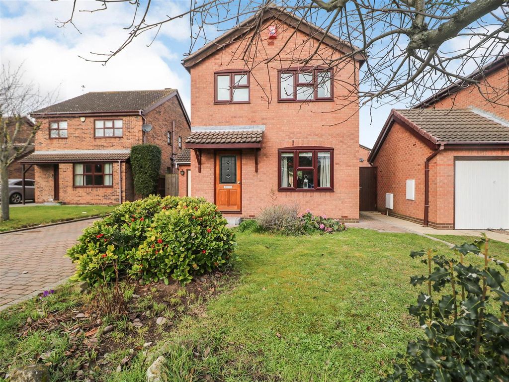 3 bed detached house for sale in Thealby Gardens, Bessacarr, Doncaster DN4, £235,000 Zoopla