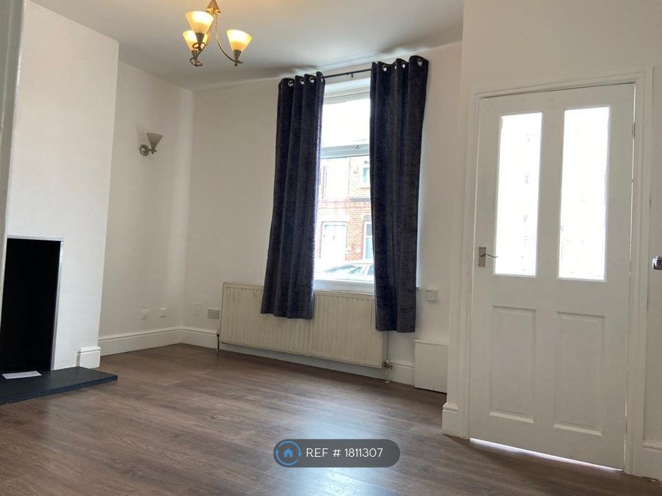2 bed terraced house to rent in Barlow Street, Radcliffe, Manchester