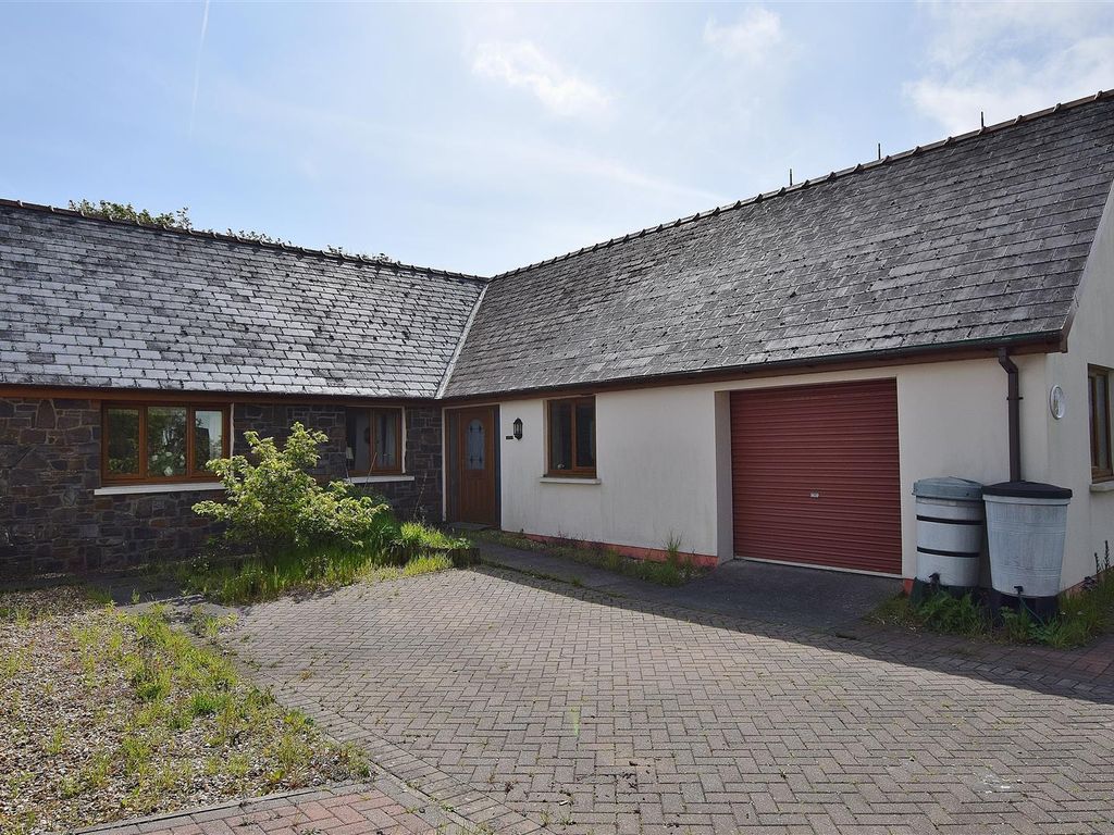 4 bed detached bungalow for sale in Leven Close, Hook, Haverfordwest