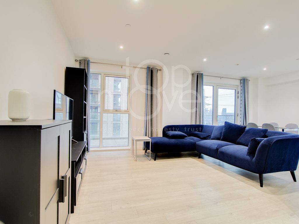 3 bed flat to rent in Effra Gardens, Heartwell Avenue, Canning Town E16