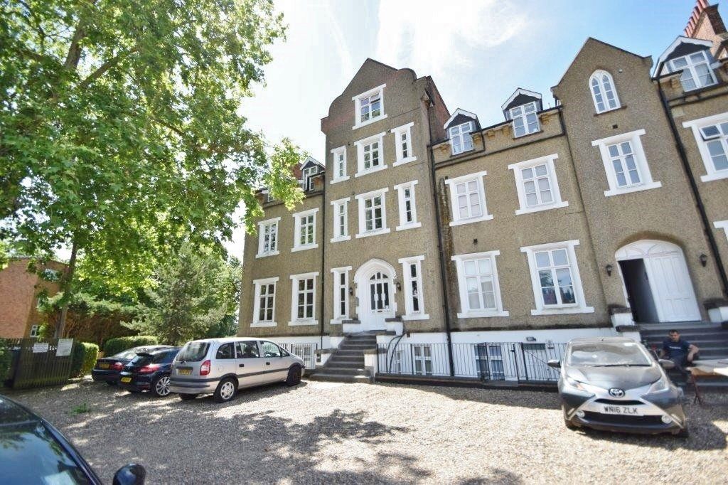 2 bed flat for sale in Upton Park, Slough, Berkshire SL1, £249,950 Zoopla