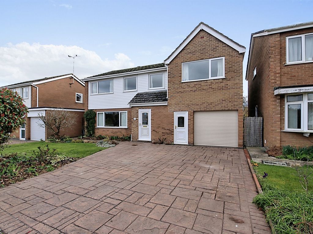 5 bed detached house for sale in Chatsworth Place, Longthorpe