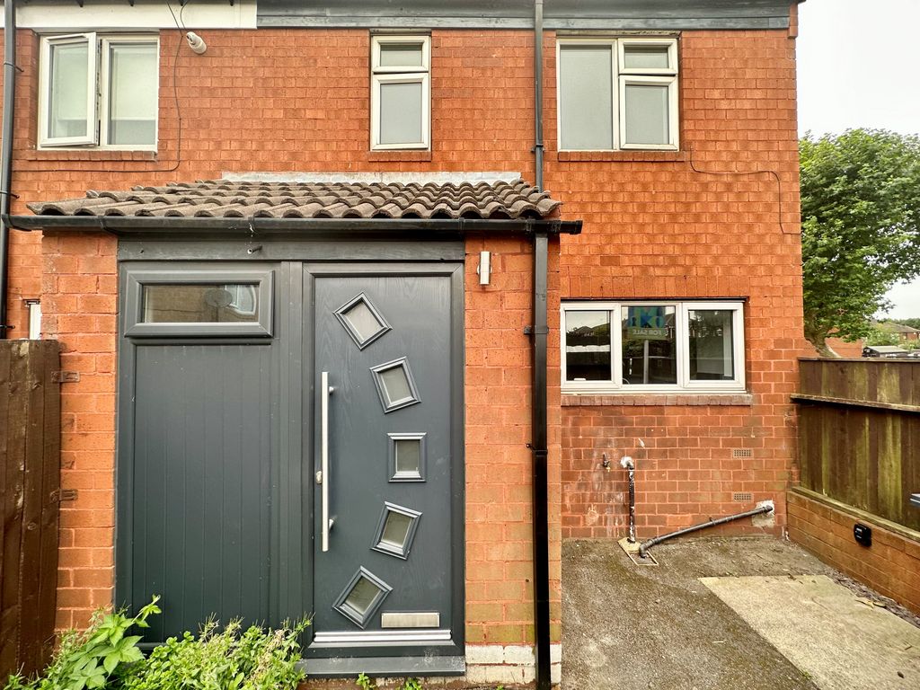 3 bed end terrace house to rent in Constable Close, Flanderwell
