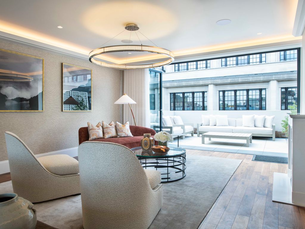 3 bed flat to rent in Imperial House, Kensington, London W8, £31,633