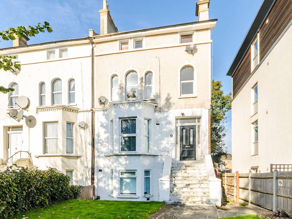 2 bed flat for sale in Croydon Road, Anerley, London SE20, £325,000