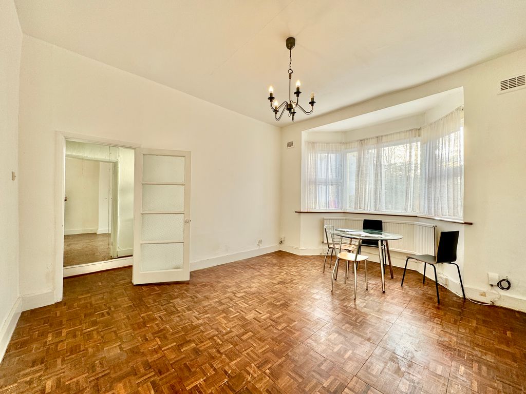 2 bed flat to rent in Lichfield Grove, London N3, £1,650 pcm Zoopla