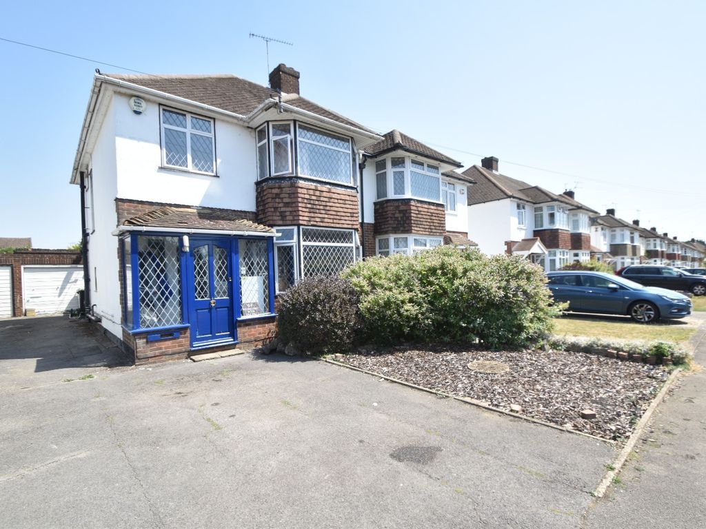 3 bed semidetached house for sale in Woodgreen Road, Luton