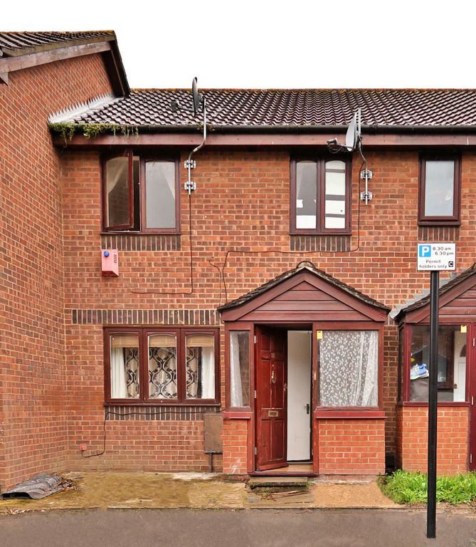 3 bed terraced house for sale in Pittman Gardens, Ilford IG1, £450,000