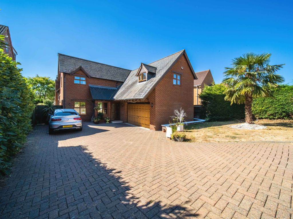 5 bed detached house for sale in Holme Close, Wellingborough