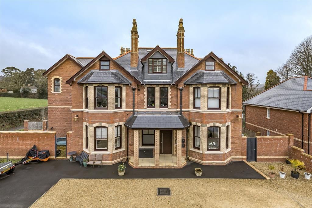 2 bed flat for sale in Brimley Road, Bovey Tracey, Newton Abbot, Devon