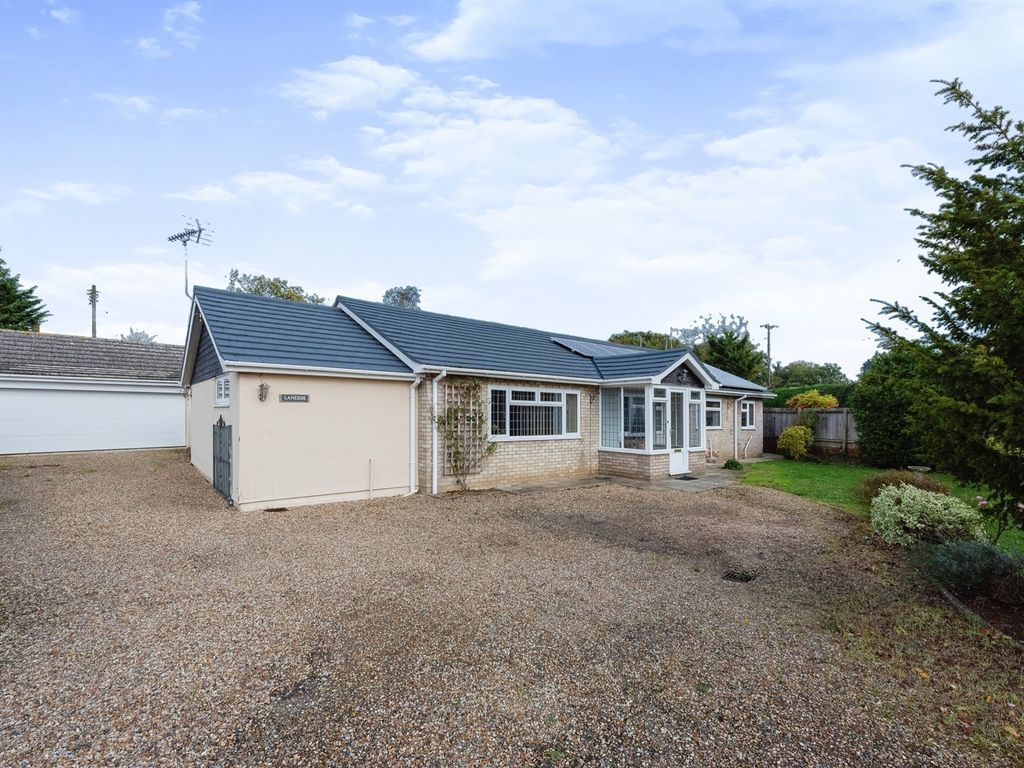 3 bed detached bungalow for sale in Bungay Road, Scole, Diss IP21 Zoopla
