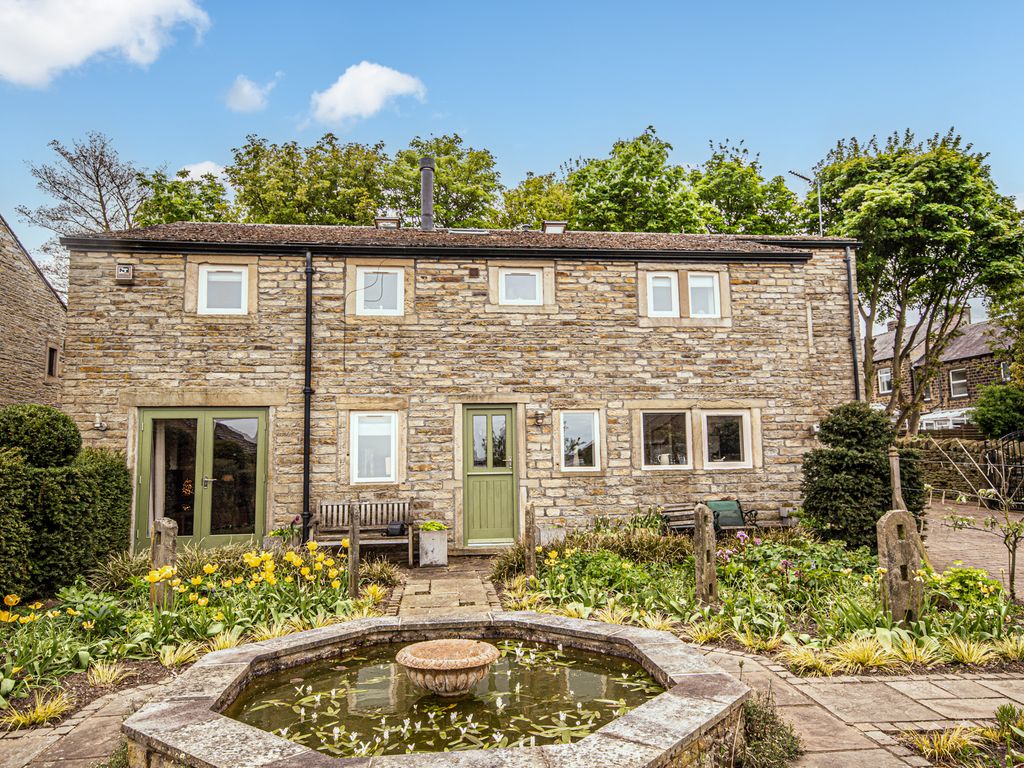 4 bed barn conversion for sale in Broad Oak, Linthwaite, Huddersfield