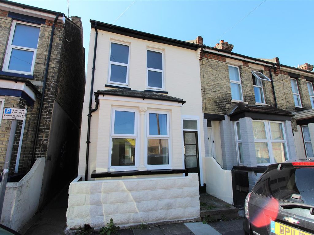 3 bed semidetached house for sale in Priestfield Road, Gillingham ME7, £260,000 Zoopla