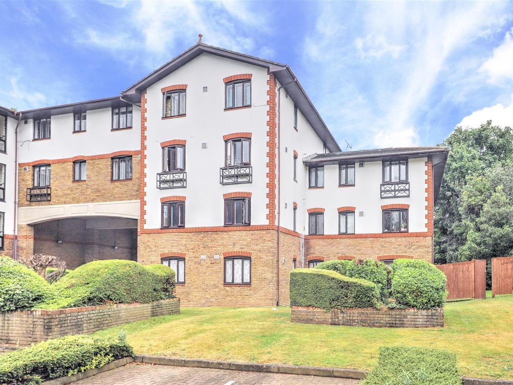 2 bed flat for sale in The Beeches, 200 Lampton Road, Hounslow TW3, £