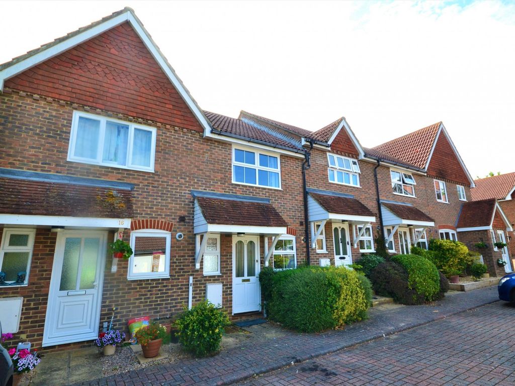 2 bed terraced house to rent in Lyntons, Pulborough RH20, £1,150 pcm