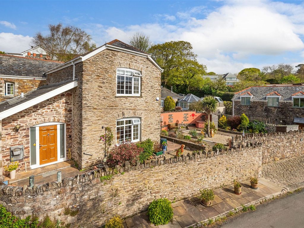 3 bed end terrace house for sale in Court Road, Newton Ferrers, South