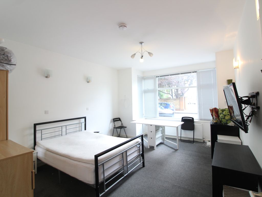 3 bed flat to rent in Caledonian Road, Holloway N7 Zoopla