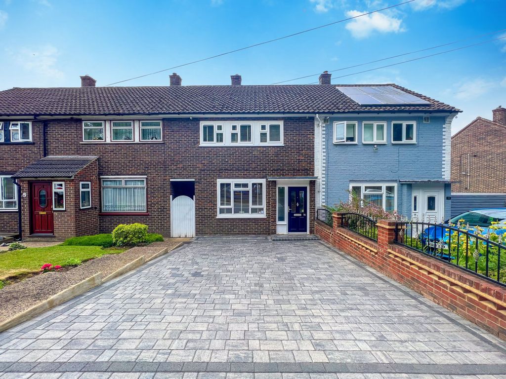 3 bed terraced house for sale in Petersfield Avenue, Romford RM3 Zoopla