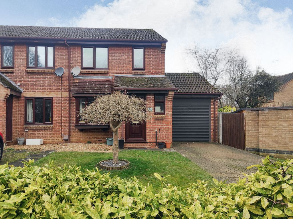 3 bed end terrace house for sale in Long Copse Chase, Chineham