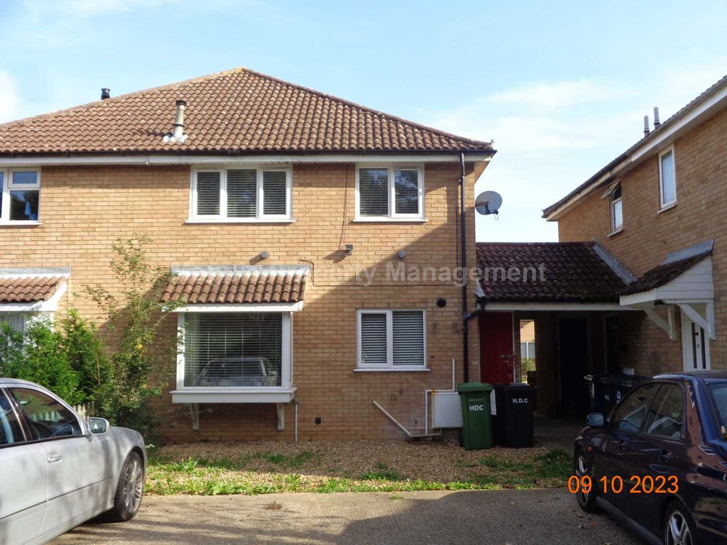2 bed town house to rent in Alder Close, Eaton Socon, St Neots PE19, £