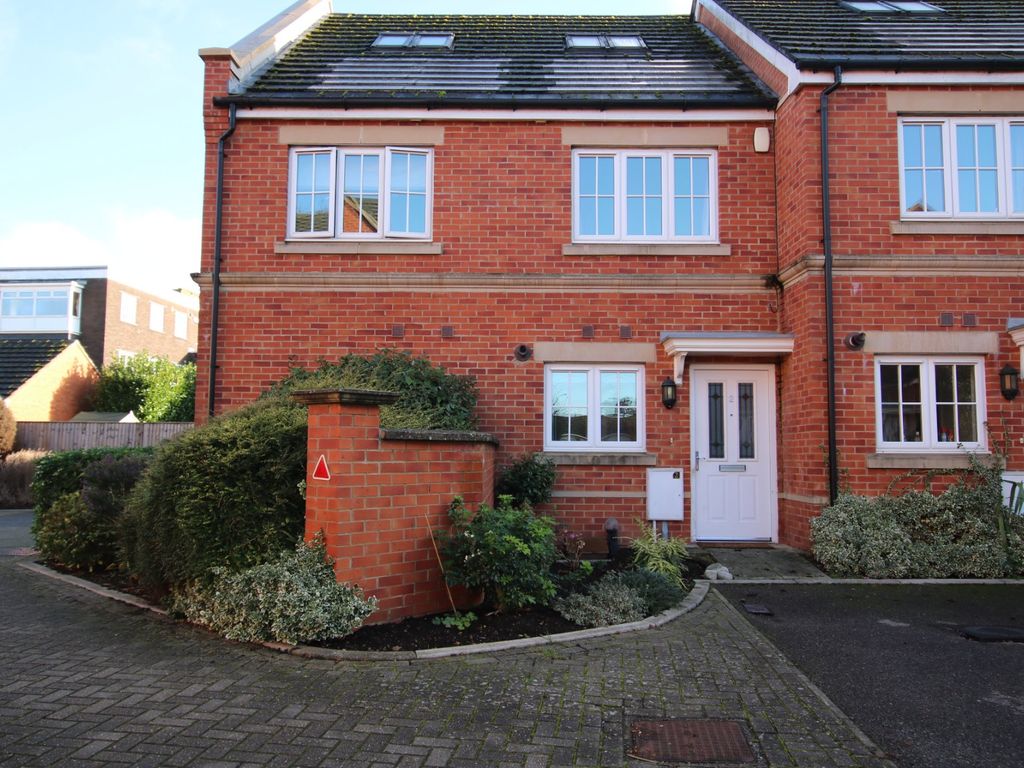 3 bed terraced house for sale in Byfleet, Surrey KT14, £450,000 Zoopla